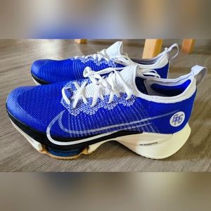 MENS Nike air zoom tempo next%
